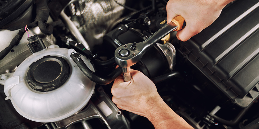 Image of mechanic fixing the engine